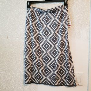 NEW Knit Skirt. Size XL. Pale gray goes with any bright colored top.
